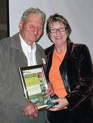 Bill Goebel with the former Minister of Environment Lindy Nelson-Carr receiving an award for his voluntary contributions at Girraween National Park.