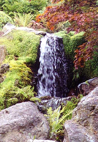 A closer view of the waterfall.
